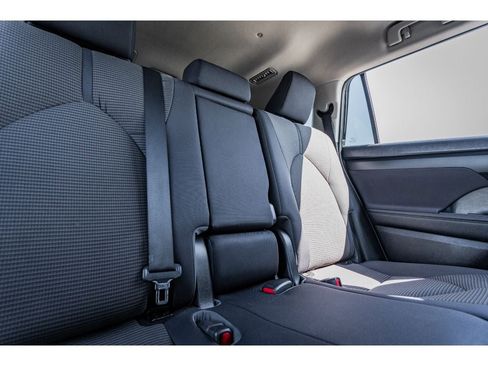 Used 2023 Toyota Highlander LE image 26