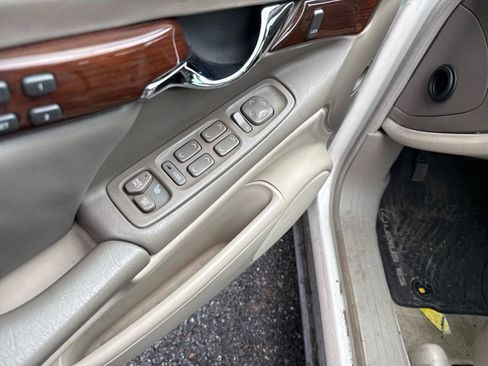 Used 2000 Cadillac De Ville DHS w/ Safety/Security Pkg FWD image 15