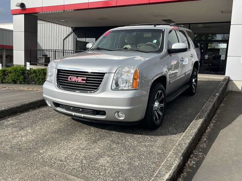 Used 2012 GMC Yukon SLT w/ SLT-2 Equipment Package AWD/4WD image 3