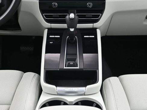 Certified 2023 Porsche Macan GTS image 10