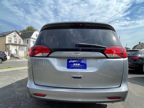 Used 2020 Chrysler Voyager Lxi image 6