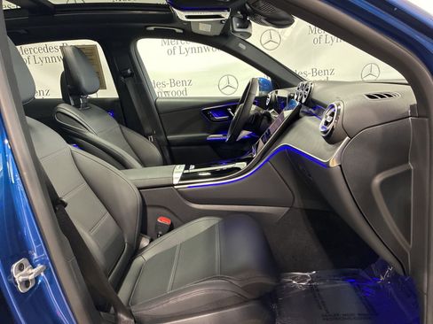 Used 2025 Mercedes-Benz GLC 300 4MATIC image 20
