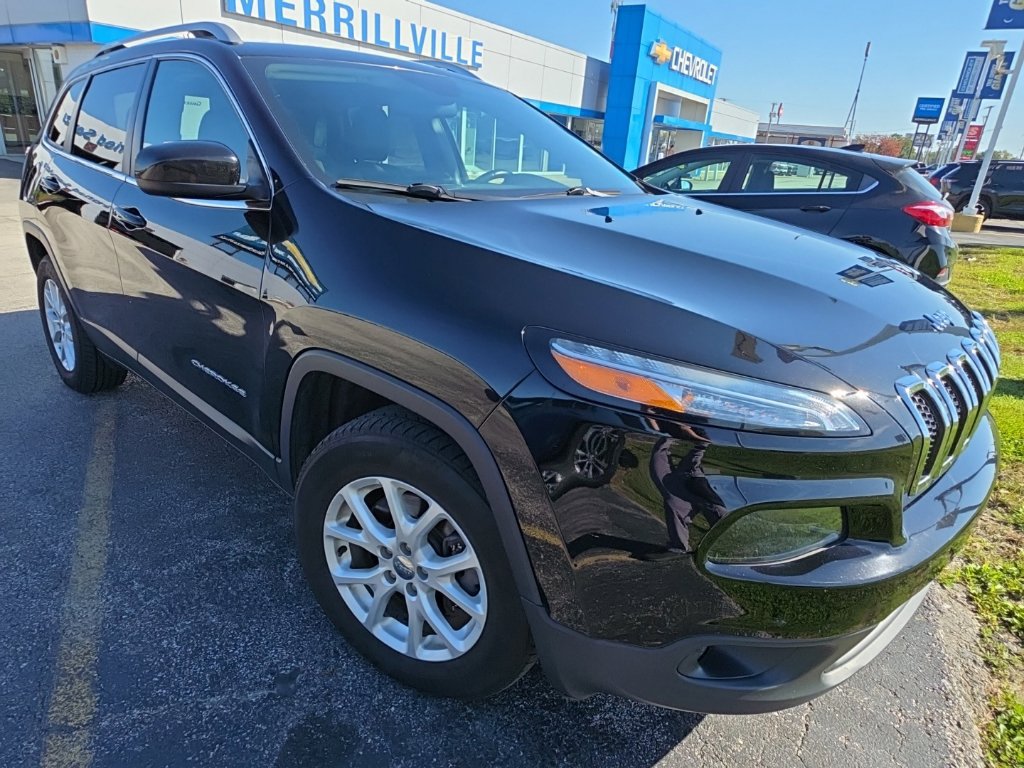 Used 2018 Jeep Cherokee Latitude Plus AWD/4WD image 3