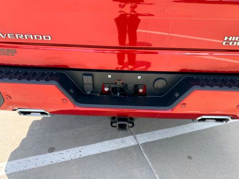 Used 2022 Chevrolet Silverado 1500 High Country w/ High Country Premium Package AWD/4WD image 8