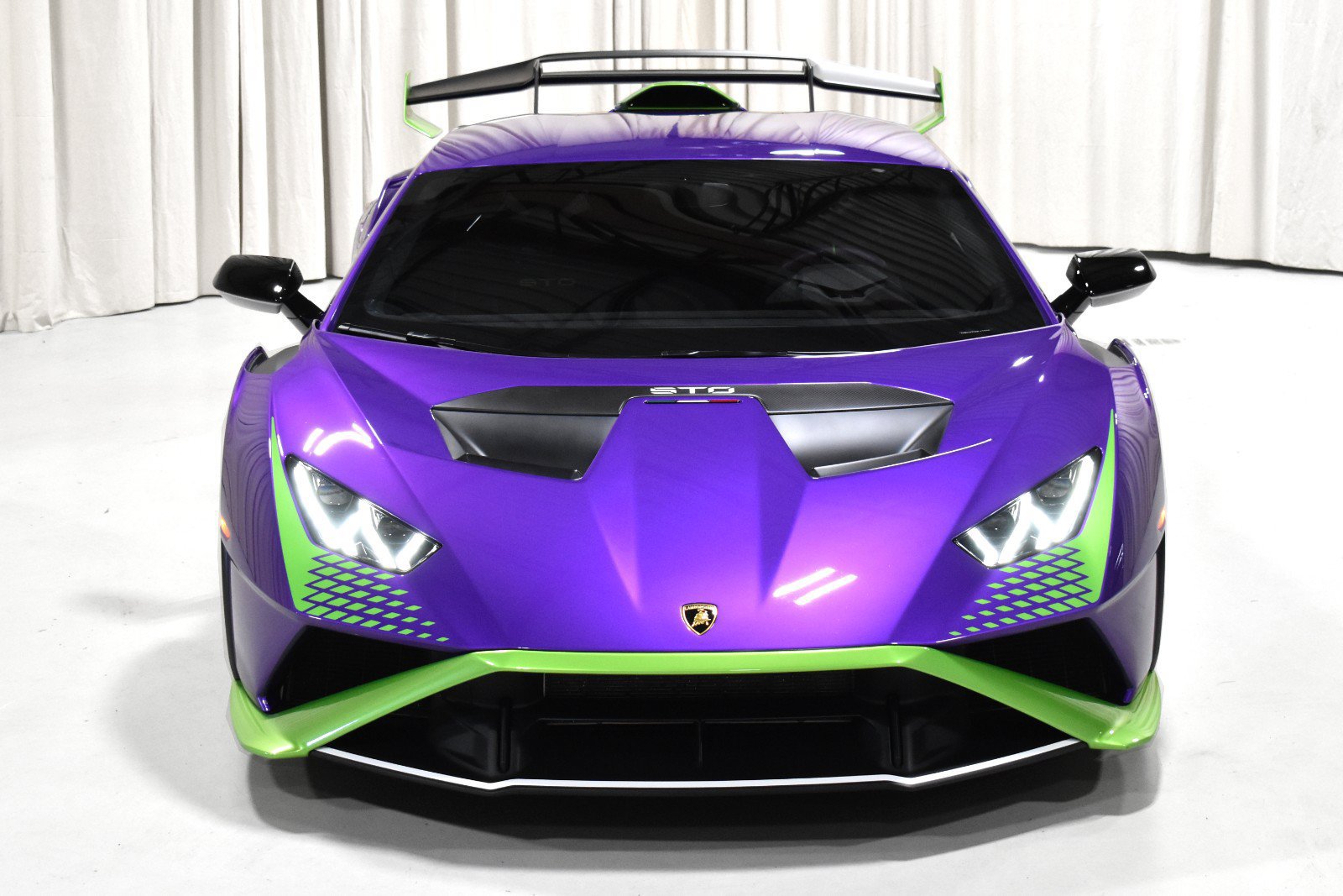 Used 2023 Lamborghini Huracan STO RWD image 2