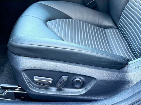 Used 2024 Toyota Camry SE image 18