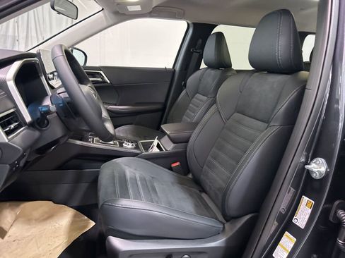 New 2025 Mitsubishi Outlander SE image 15