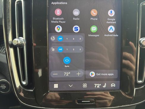 Used 2025 Volvo XC40 B5 Plus image 7