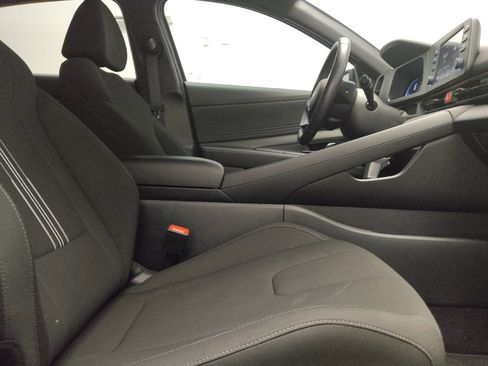 Used 2025 Hyundai Elantra Sport FWD image 21