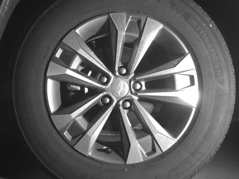 Used 2025 Chevrolet Equinox LT FWD image 12