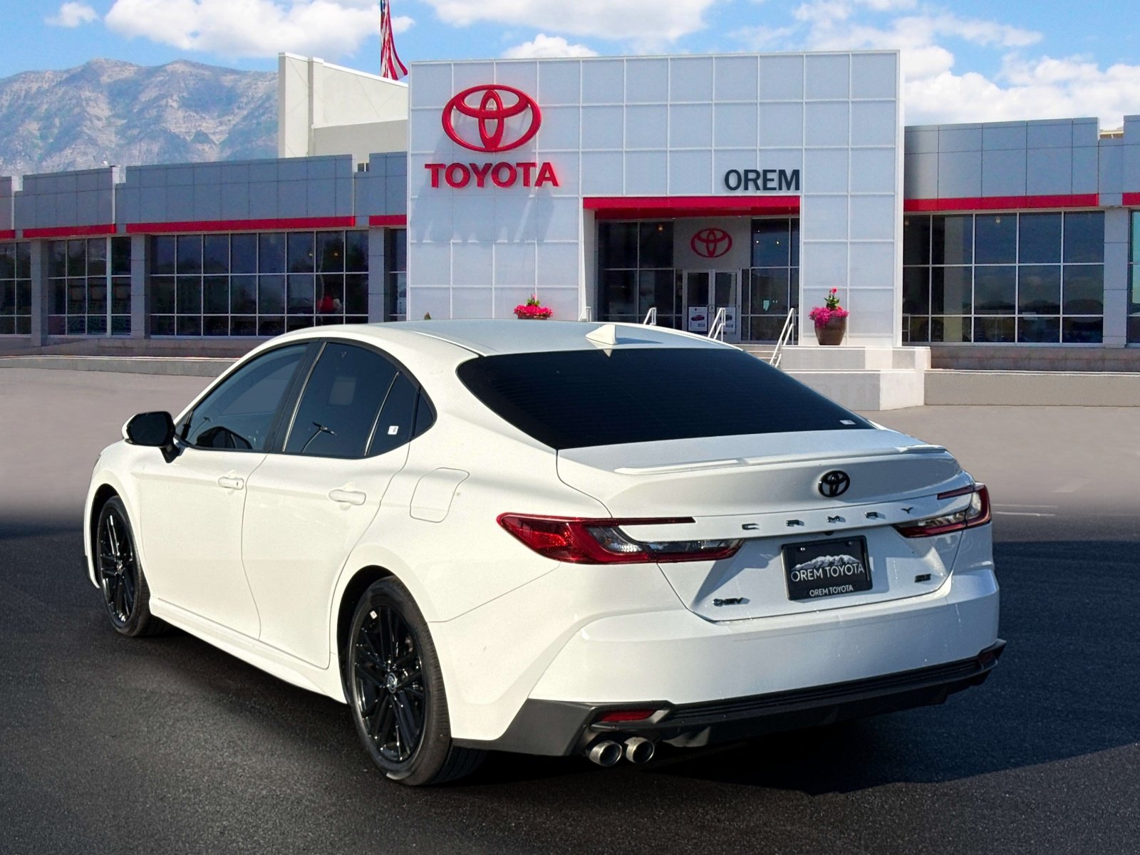 Used 2026 Toyota Camry SE w/ Multimedia Upgrade Package FWD image 5