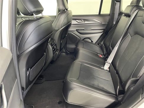 New 2025 Jeep Grand Cherokee Altitude image 4