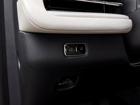 Used 2025 Lincoln Navigator L Reserve image 19