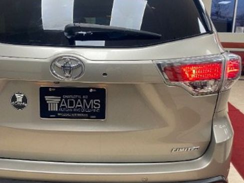 Used 2015 Toyota Highlander Limited Platinum image 10