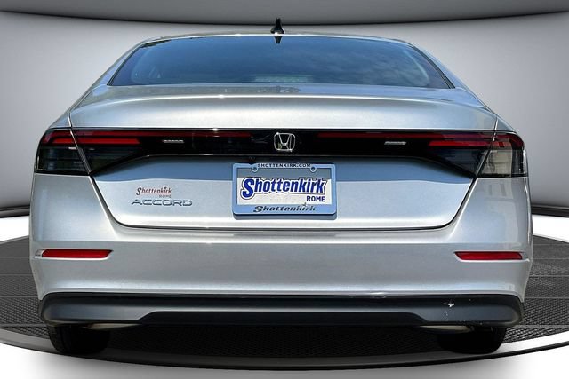 Used 2025 Honda Accord SE image 6