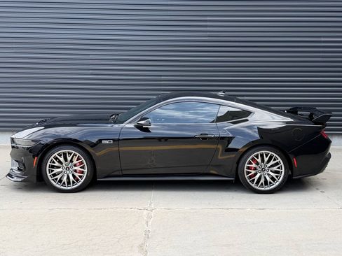 Used 2025 Ford Mustang GT Premium RWD image 9
