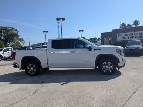 Used 2025 GMC Sierra 1500 SLT AWD/4WD image 3