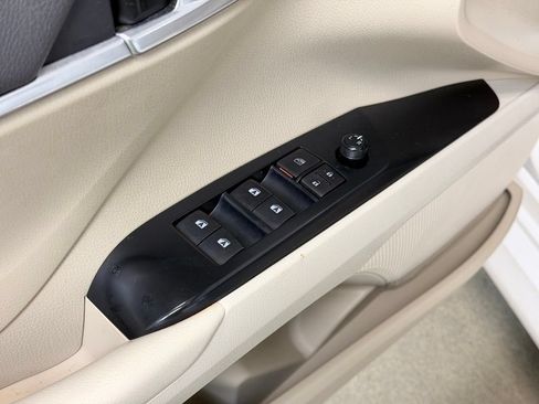 Used 2020 Toyota Camry LE FWD image 10