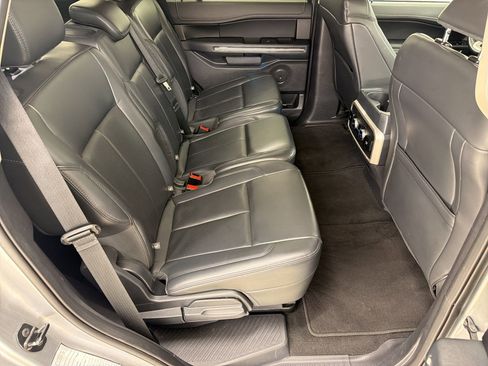 Used 2024 Ford Expedition XLT AWD/4WD image 29