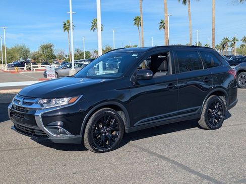 Used 2018 Mitsubishi Outlander LE image 2