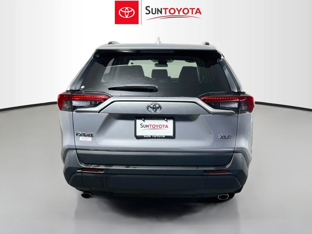 Used 2022 Toyota RAV4 XLE Premium FWD image 5