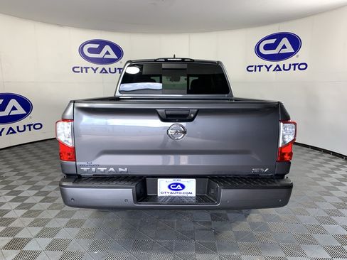 Used 2022 Nissan Titan SV RWD image 4