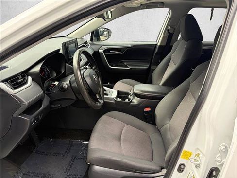 Used 2019 Toyota RAV4 XLE w/ Carpet Mat Package AWD/4WD image 11