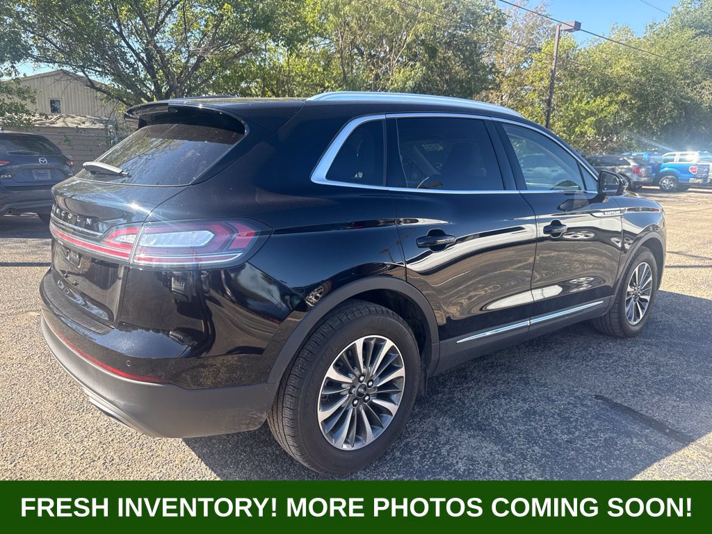 Used 2022 Lincoln Nautilus FWD w/ Premium Package image 2