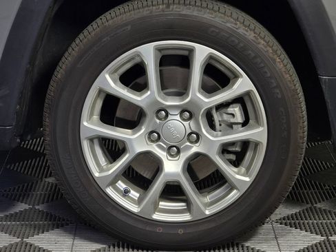 Used 2023 Jeep Compass Latitude AWD/4WD image 9