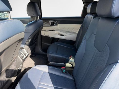 Used 2023 Kia Sorento SX Prestige image 14