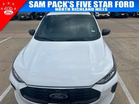 Used 2023 Ford Escape ST-Line w/ Tech Pack #1 AWD/4WD image 2