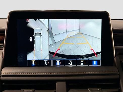 Used 2024 GMC Yukon AT4 w/ AT4 Premium Package AWD/4WD image 13