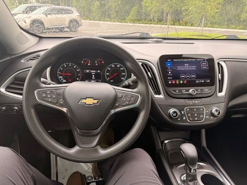 Used 2025 Chevrolet Malibu LT FWD image 5