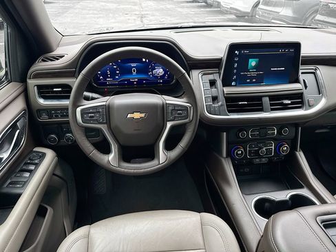 Used 2022 Chevrolet Suburban LT w/ Luxury Package image 23