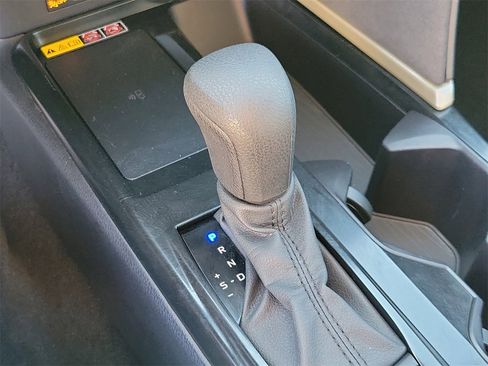 Used 2025 Toyota Camry LE image 28