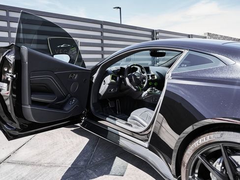 Used 2023 Aston Martin V12 Vantage RWD image 31