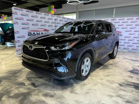 Used 2022 Toyota Highlander L FWD image 32
