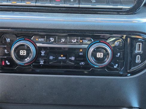 Used 2024 Chevrolet Silverado 2500 High Country w/ High Country Premium Package image 16