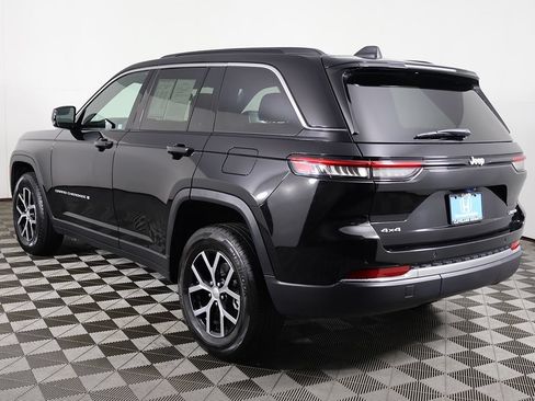 Used 2024 Jeep Grand Cherokee Limited AWD/4WD image 8