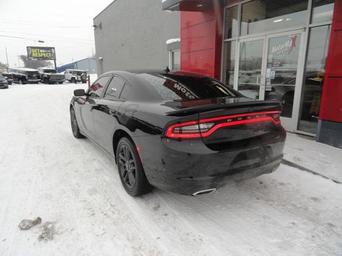 Used 2019 Dodge Charger SXT w/ Blacktop Package image 3