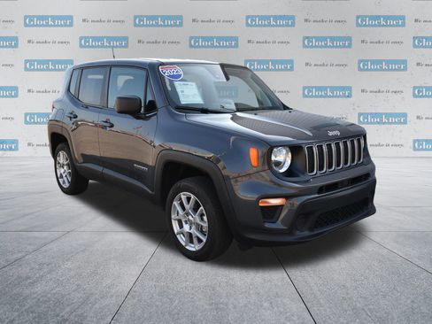 Used 2023 Jeep Renegade Latitude AWD/4WD image 3