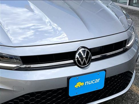 Used 2025 Volkswagen Jetta SE FWD image 32