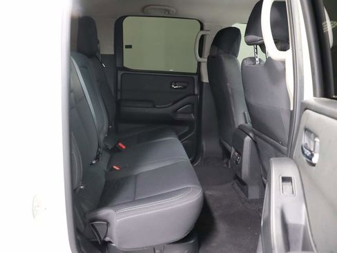 Used 2024 Nissan Frontier SV w/ SV Convenience Package image 17