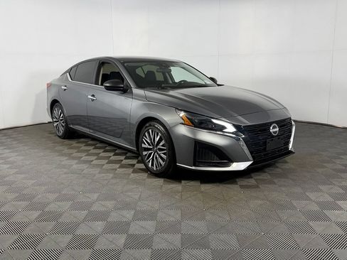 Used 2025 Nissan Altima 2.5 SV FWD image 5