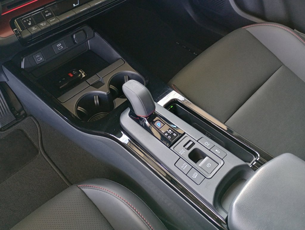 Used 2026 Toyota Prius Plug-In Hybrid FWD image 19