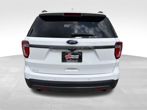 Used 2017 Ford Explorer XLT w/ Equipment Group 202A FWD image 6
