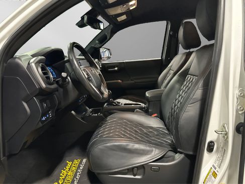 Used 2020 Toyota Tacoma TRD Sport image 17