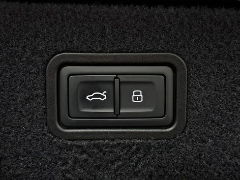 Used 2021 Audi A8 L 4.0T w/ Executive Plus Package image 70