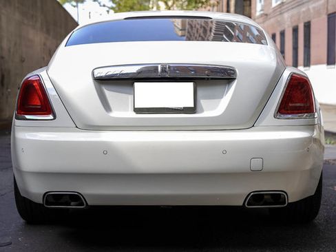 Used 2017 Rolls-Royce Wraith RWD image 5