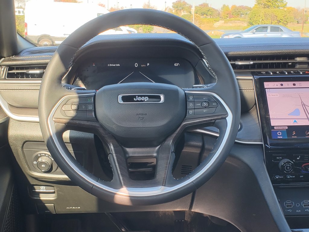 Used 2025 Jeep Grand Cherokee Limited AWD/4WD image 27